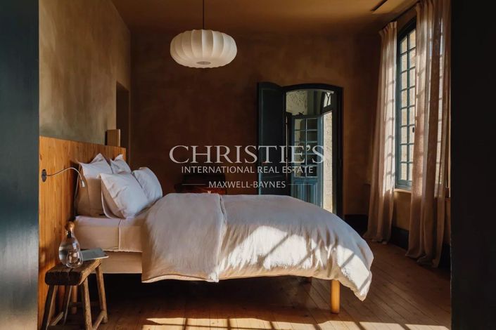 Image No.8-10 Bed House for sale