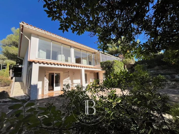 Image No.1-4 Bed House for sale