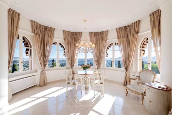 Image No.18-5 Bed House for sale