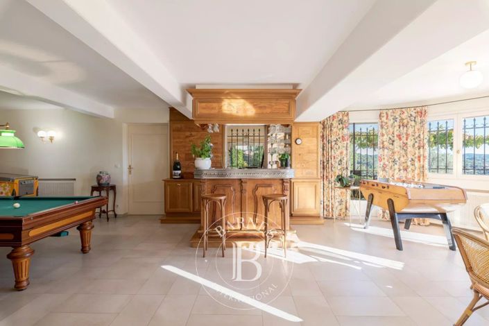 Image No.30-5 Bed House for sale