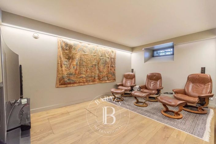 Image No.32-5 Bed House for sale