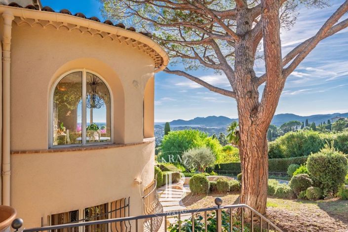 Image No.36-5 Bed House for sale