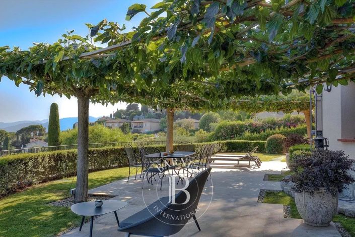 Image No.5-5 Bed House for sale