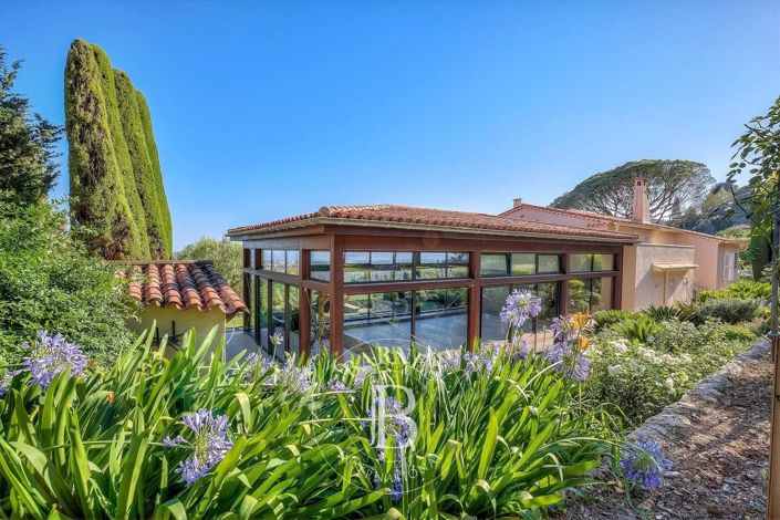 Image No.8-5 Bed House for sale