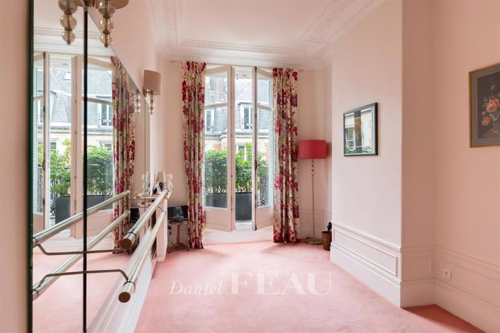 Image No.10-5 Bed Apartment for sale