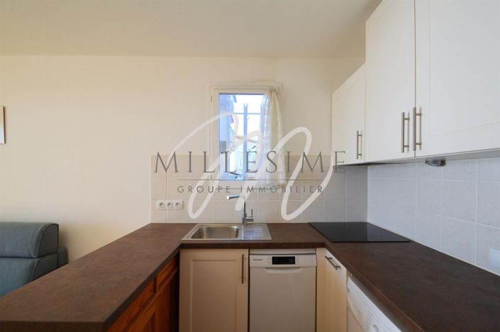 Image No.10-1 Bed Property for sale