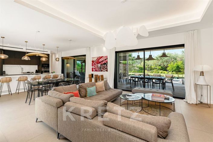 Image No.3-5 Bed House for sale