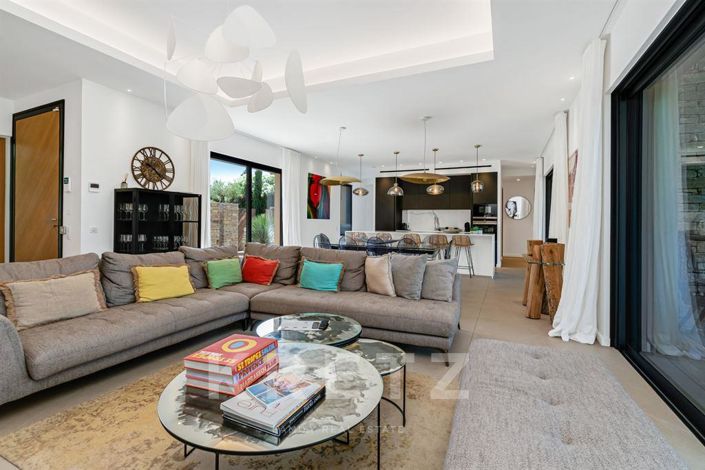 Image No.5-5 Bed House for sale