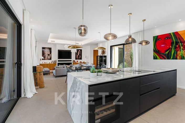 Image No.5-5 Bed House for sale