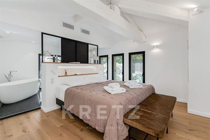 Image No.8-5 Bed House for sale