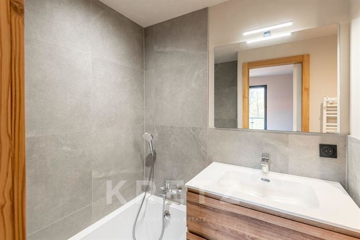 Image No.17-4 Bed House for sale