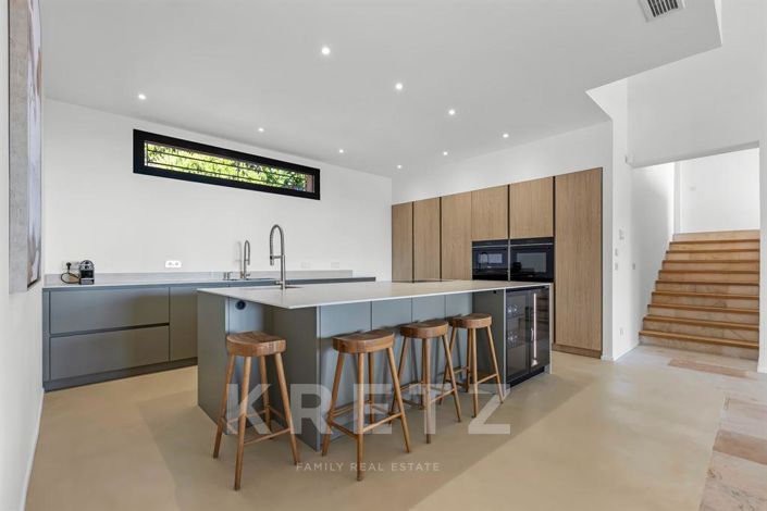 Image No.4-5 Bed House for sale