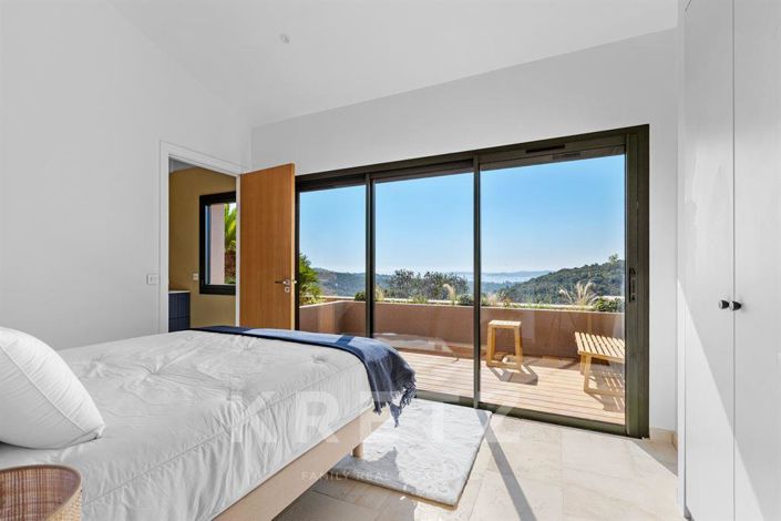 Image No.7-5 Bed House for sale