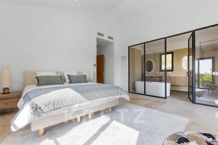 Image No.8-5 Bed House for sale