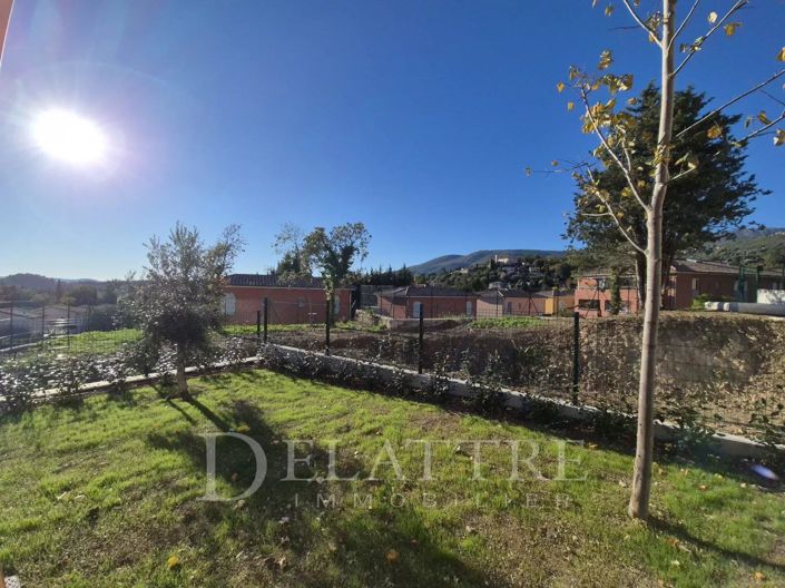 Image No.2-4 Bed House for sale