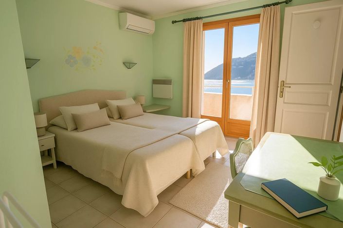 Image No.11-3 Bed House for sale