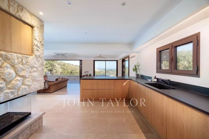 Image No.6-4 Bed House for sale