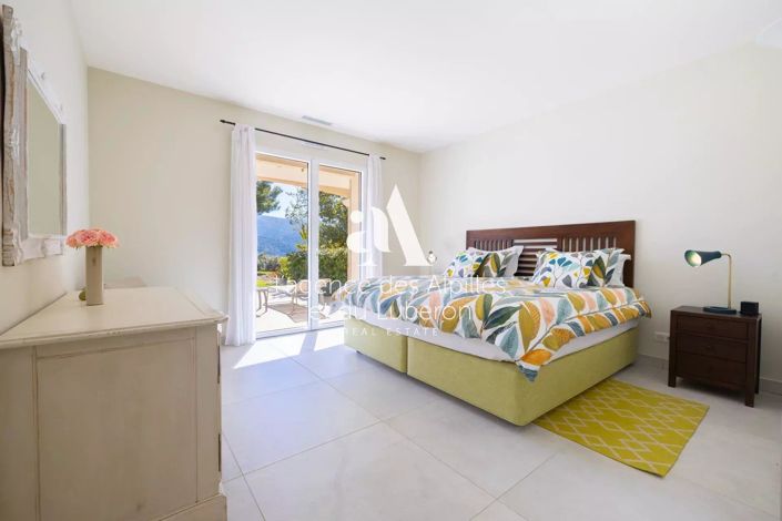 Image No.12-4 Bed House for sale