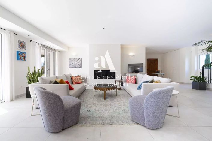 Image No.6-4 Bed House for sale