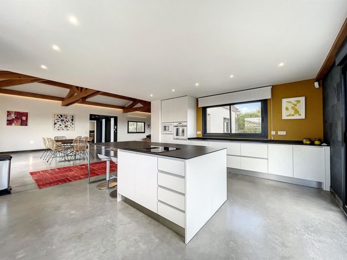 Image No.10-4 Bed House for sale