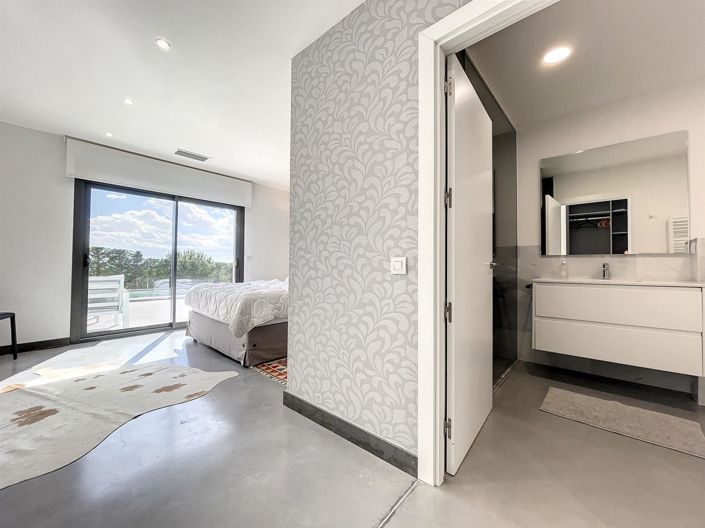 Image No.5-4 Bed House for sale