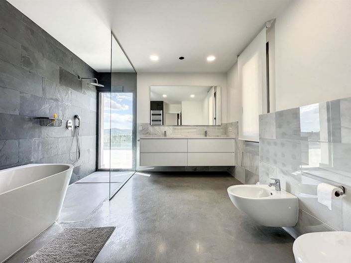 Image No.6-4 Bed House for sale