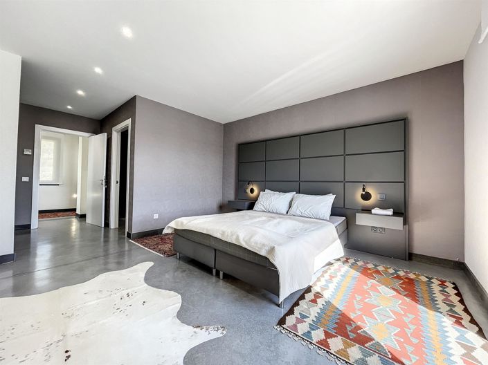 Image No.8-4 Bed House for sale