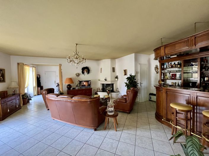 Image No.4-2 Bed House for sale