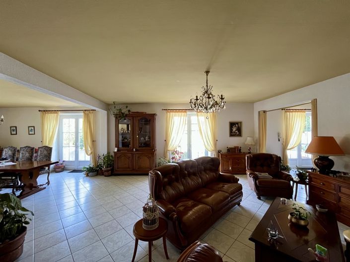 Image No.6-2 Bed House for sale