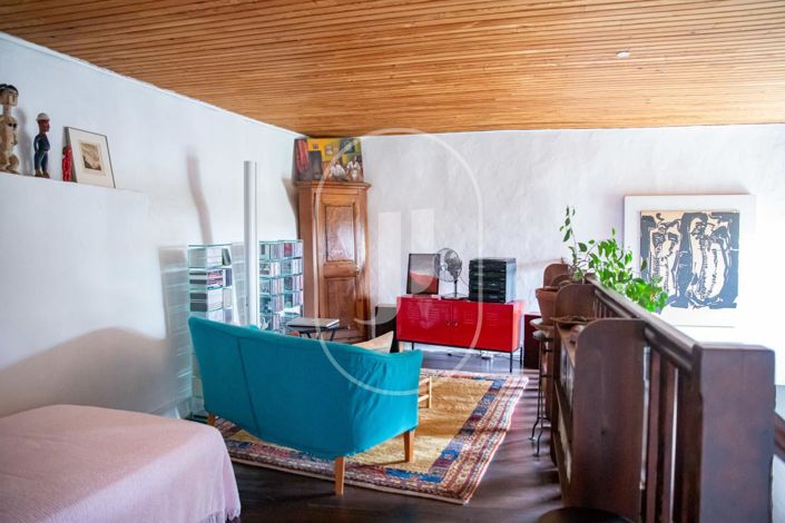 Image No.8-5 Bed House for sale