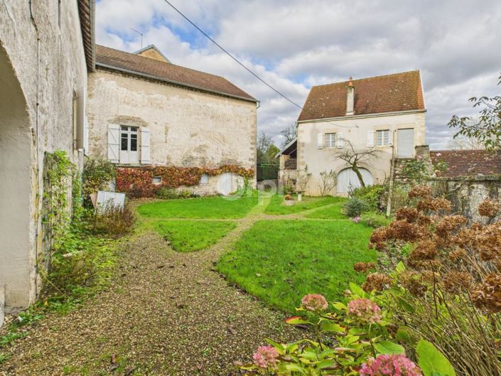 Image No.1-8 Bed House for sale