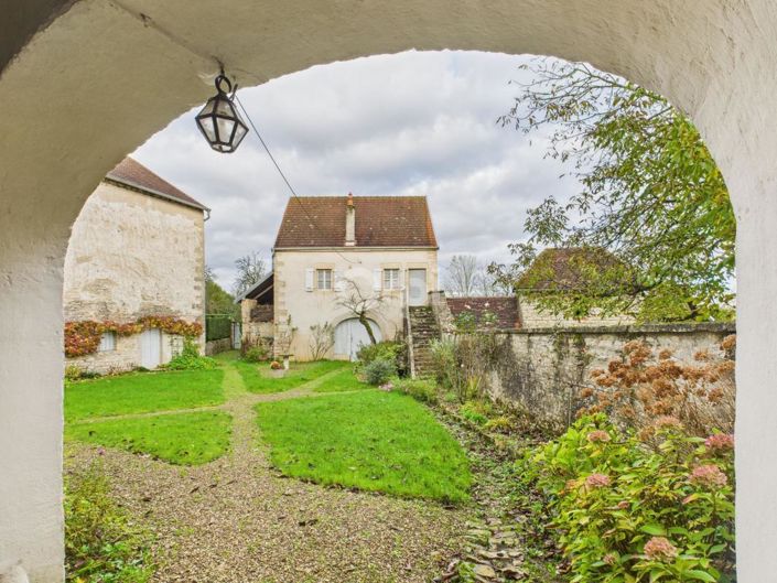 Image No.2-8 Bed House for sale