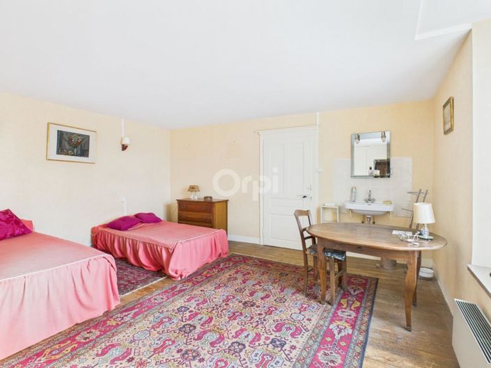 Image No.3-8 Bed House for sale