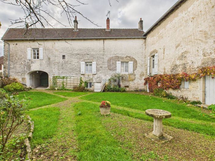 Image No.6-8 Bed House for sale