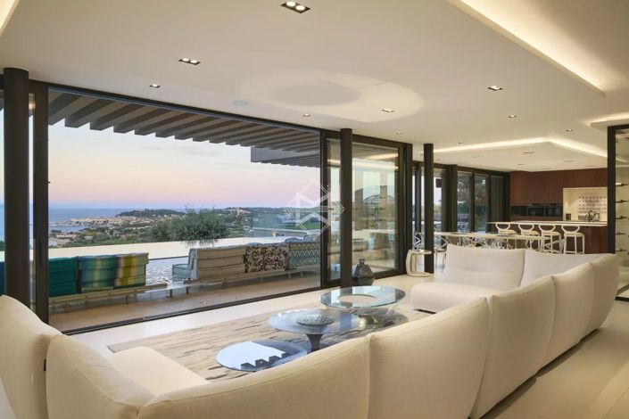 Image No.6-5 Bed House for sale