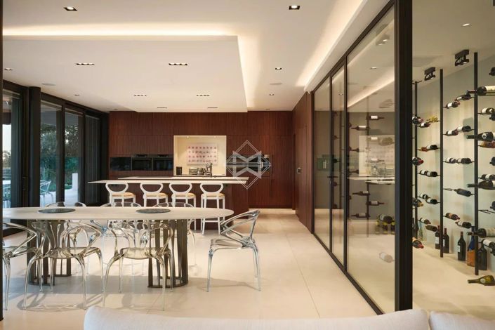 Image No.7-5 Bed House for sale