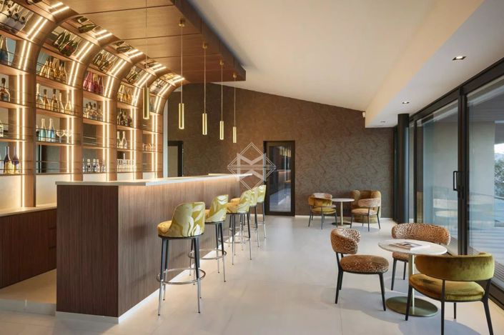 Image No.8-5 Bed House for sale