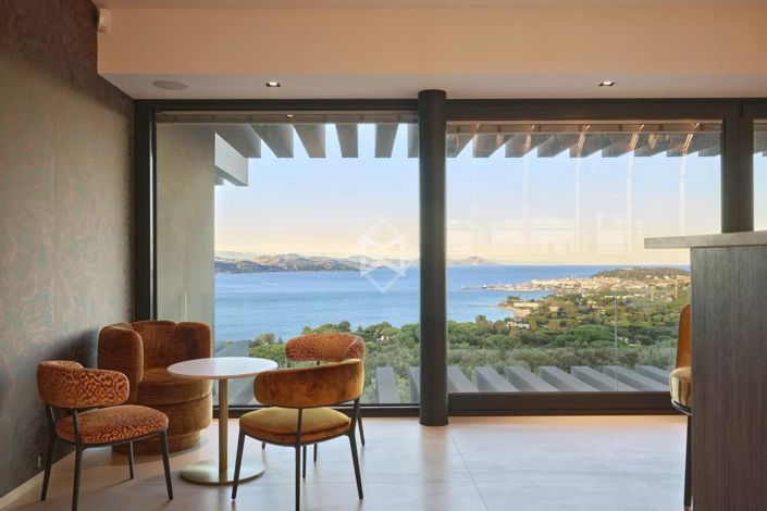 Image No.8-5 Bed House for sale