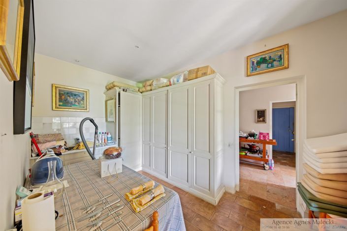 Image No.18-7 Bed House for sale