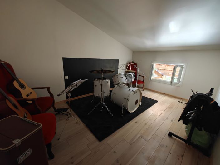 Image No.12-5 Bed House for sale