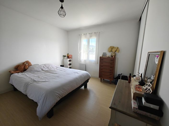 Image No.7-5 Bed House for sale