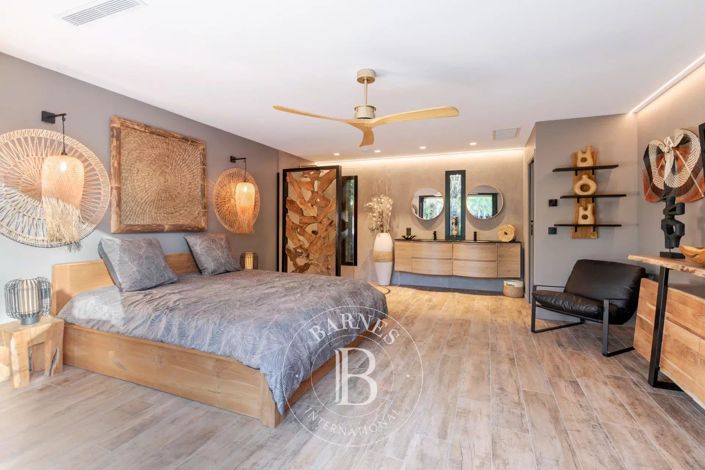 Image No.10-6 Bed House for sale