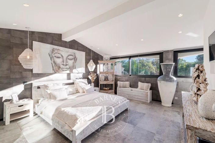 Image No.14-6 Bed House for sale