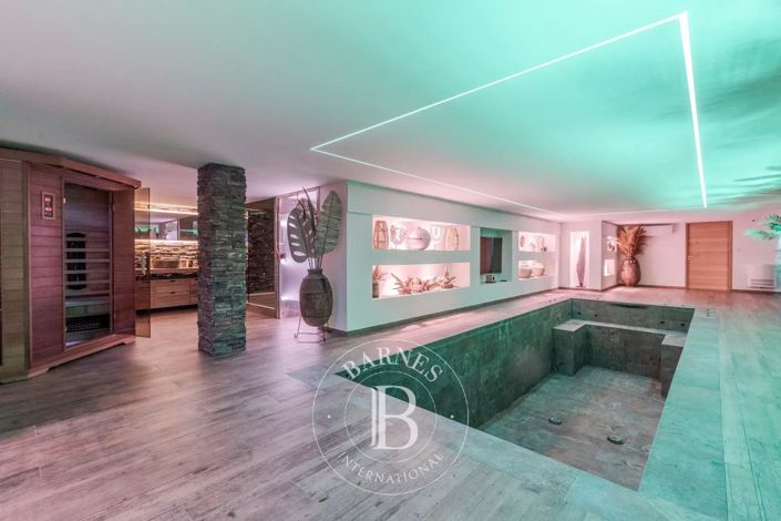 Image No.16-6 Bed House for sale