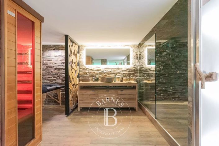 Image No.17-6 Bed House for sale