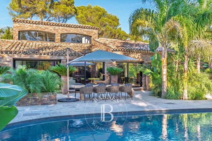 Image No.2-6 Bed House for sale