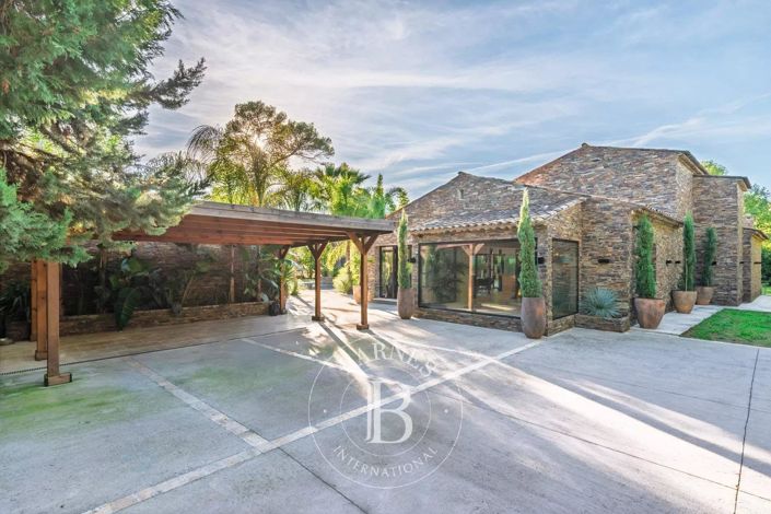 Image No.20-6 Bed House for sale