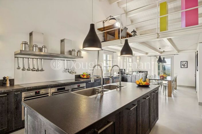 Image No.8-5 Bed House for sale