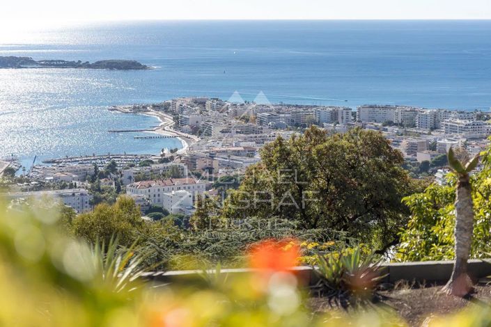 Image No.2-5 Bed House for sale