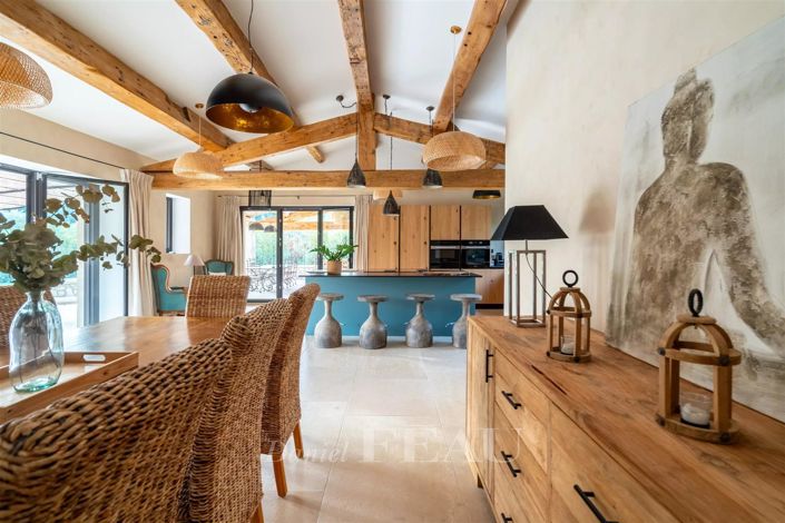 Image No.8-6 Bed House for sale